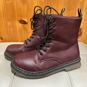 Women’s Ankle boots. Ardene brand. Lace up with side zippers. Size 8.